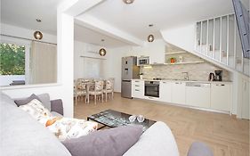 Awesome Home In Drvenik With Wifi